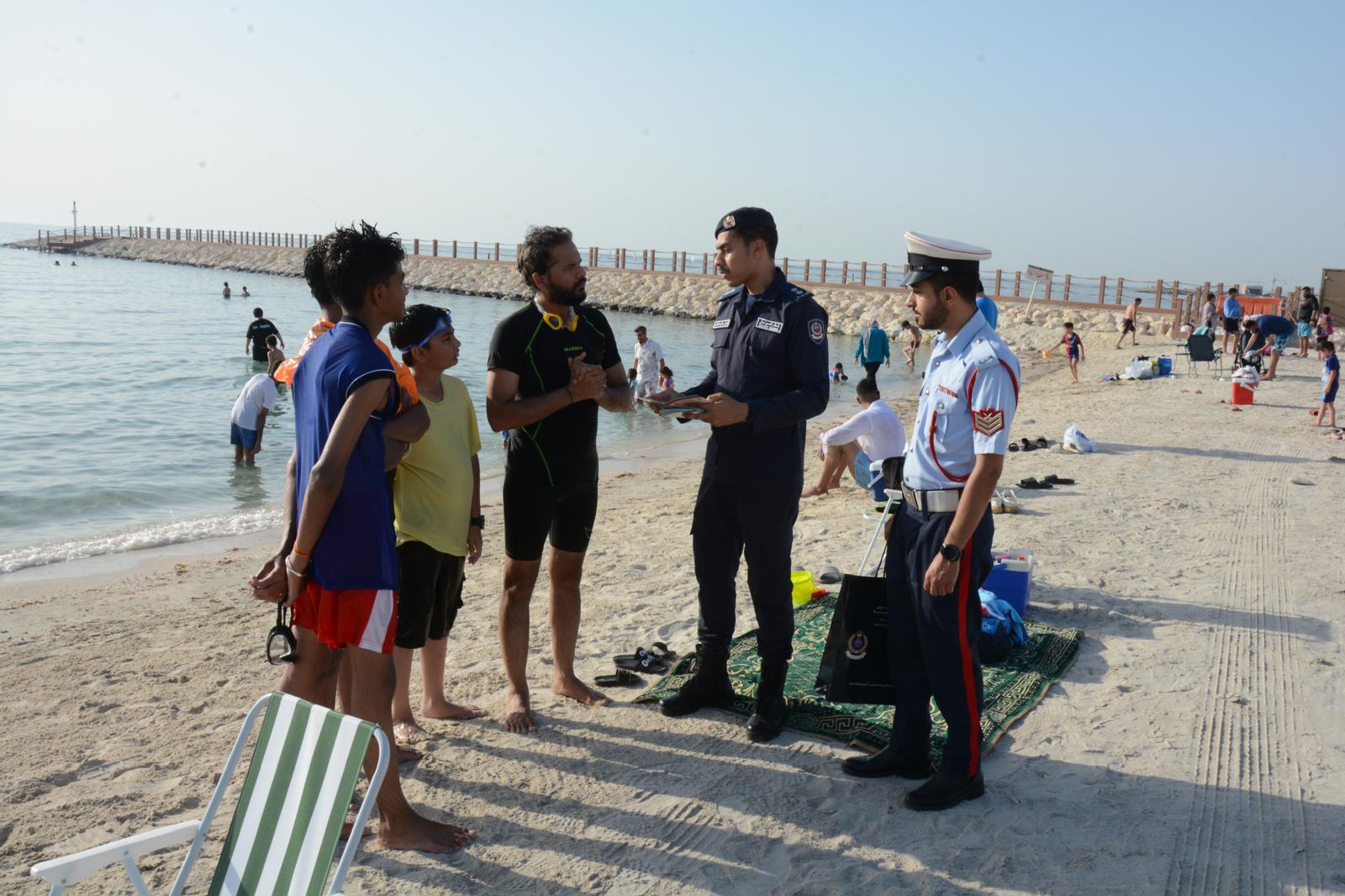 خفر السواحل وبالتعاون مع مديرية شرطة المحافظة الجنوبية تنظم حملة توعوية على شاطىء بلاج الجزائر<